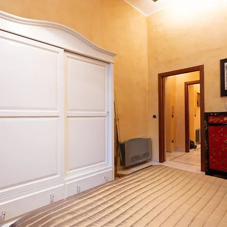 Omnia Domus Apartment *